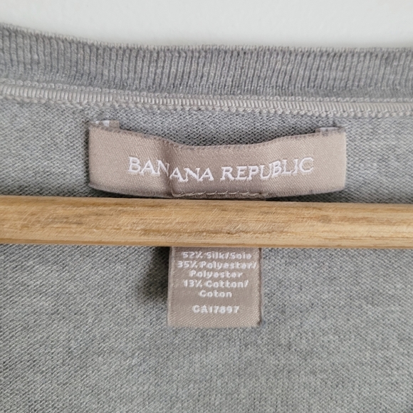 Banana Republic | Silk Blend V Neck Knit Grey Lightweight Sweater - S - Picture 6 of 9